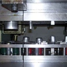 复杂连续模具设计制造金属冲压模加工中高速自动冲压拉伸模具